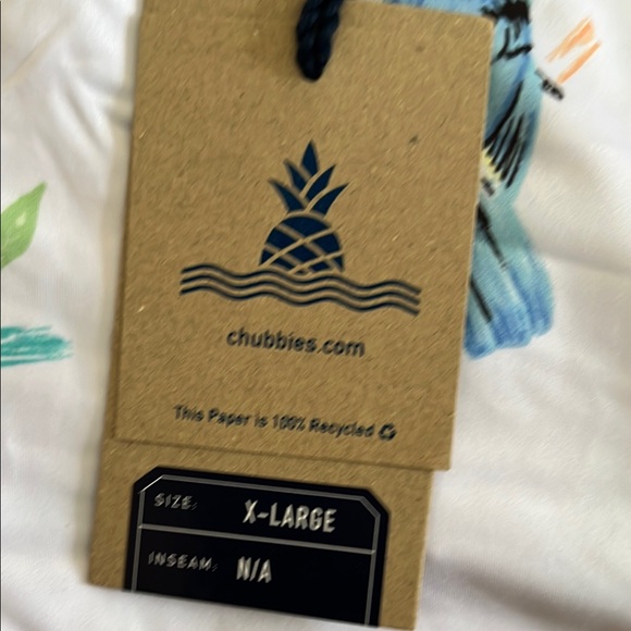 New w/Tags Chubbies White Tropical Print Men's Shirt "The Dude Where's Macaw" ❤️ - Picture 3 of 6